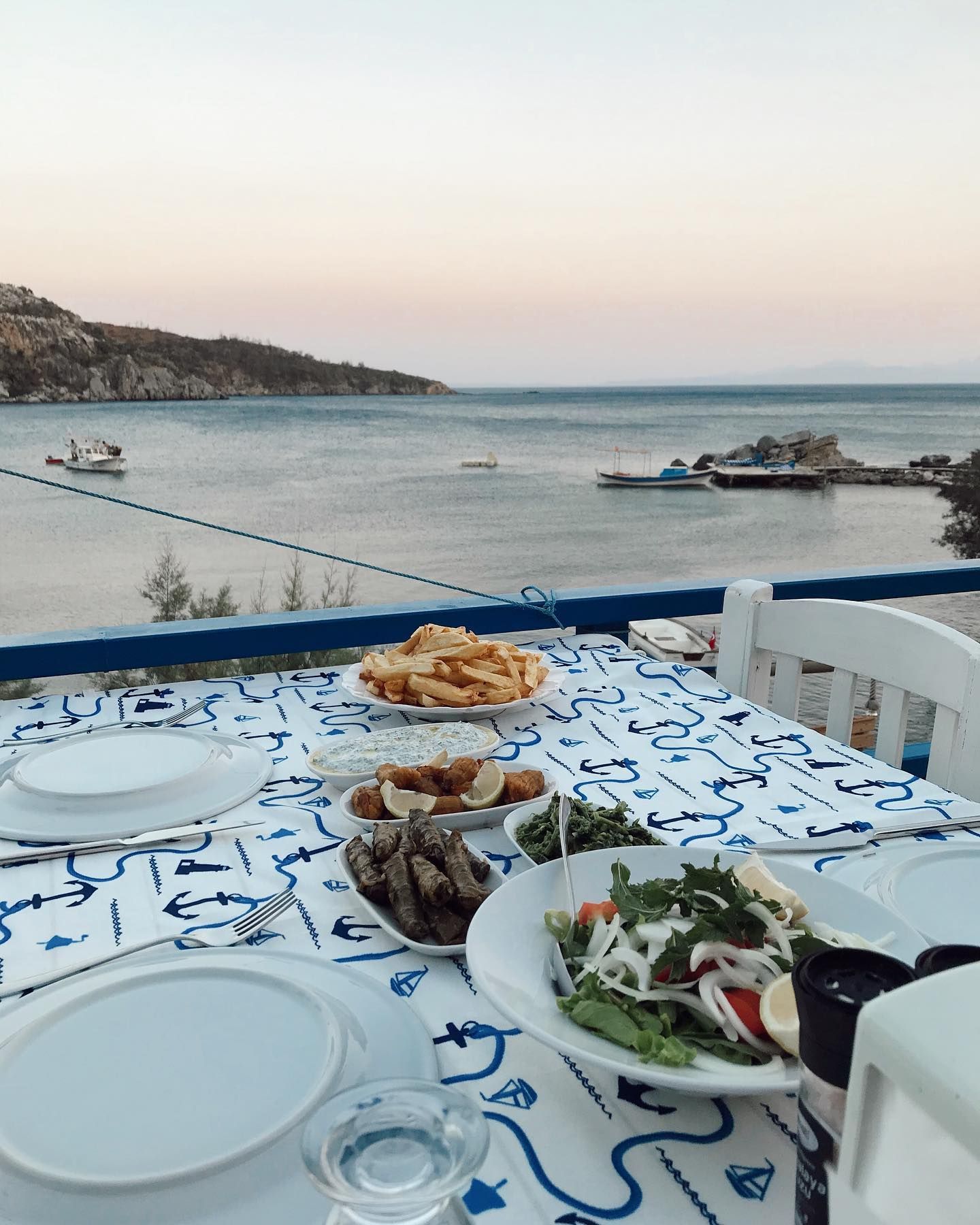 Seaside dinner table